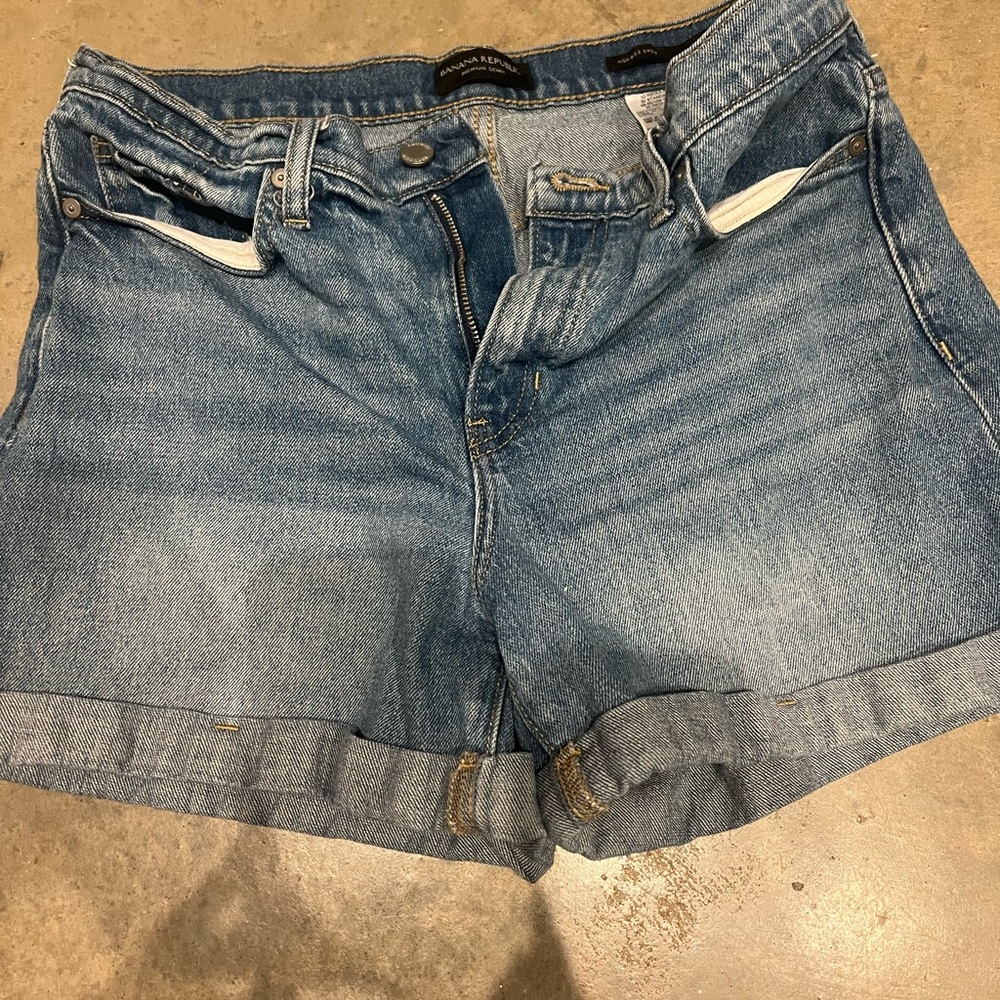 Banana Republic		
High-Rise 4" Jean Short